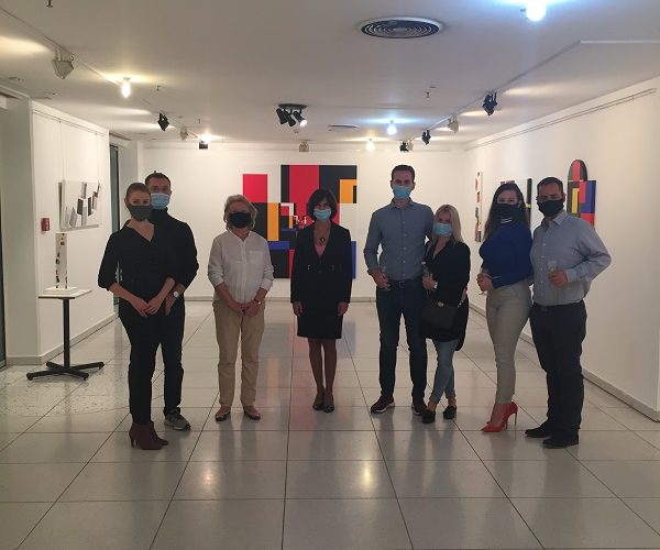 A Színek és ívek első tárlatvezetése